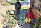 Yonif 621/Manuntung Borong Hasil Tani Warga Sinak, Petani Papua Dapat Angin Segar
