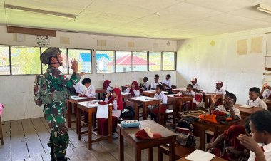 Satgas Yonif 621/Mtg Mengajar di Sinak, Nyalakan Semangat Belajar Anak Papua
